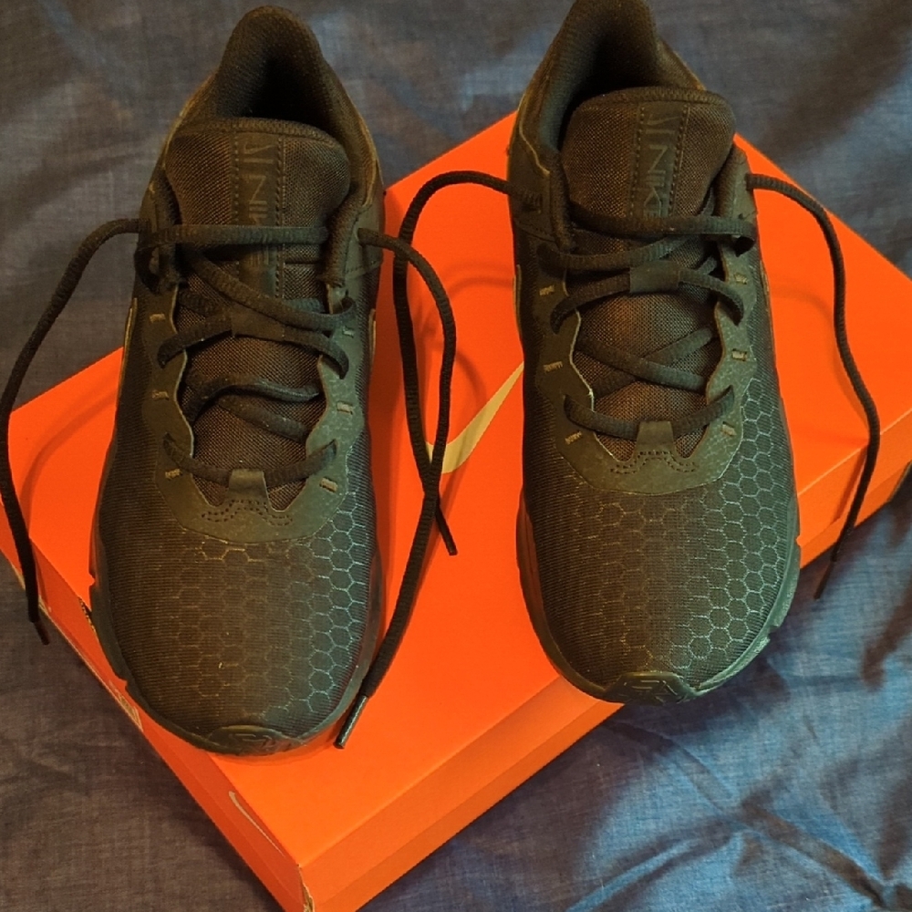 Women's 7.5 Nikes